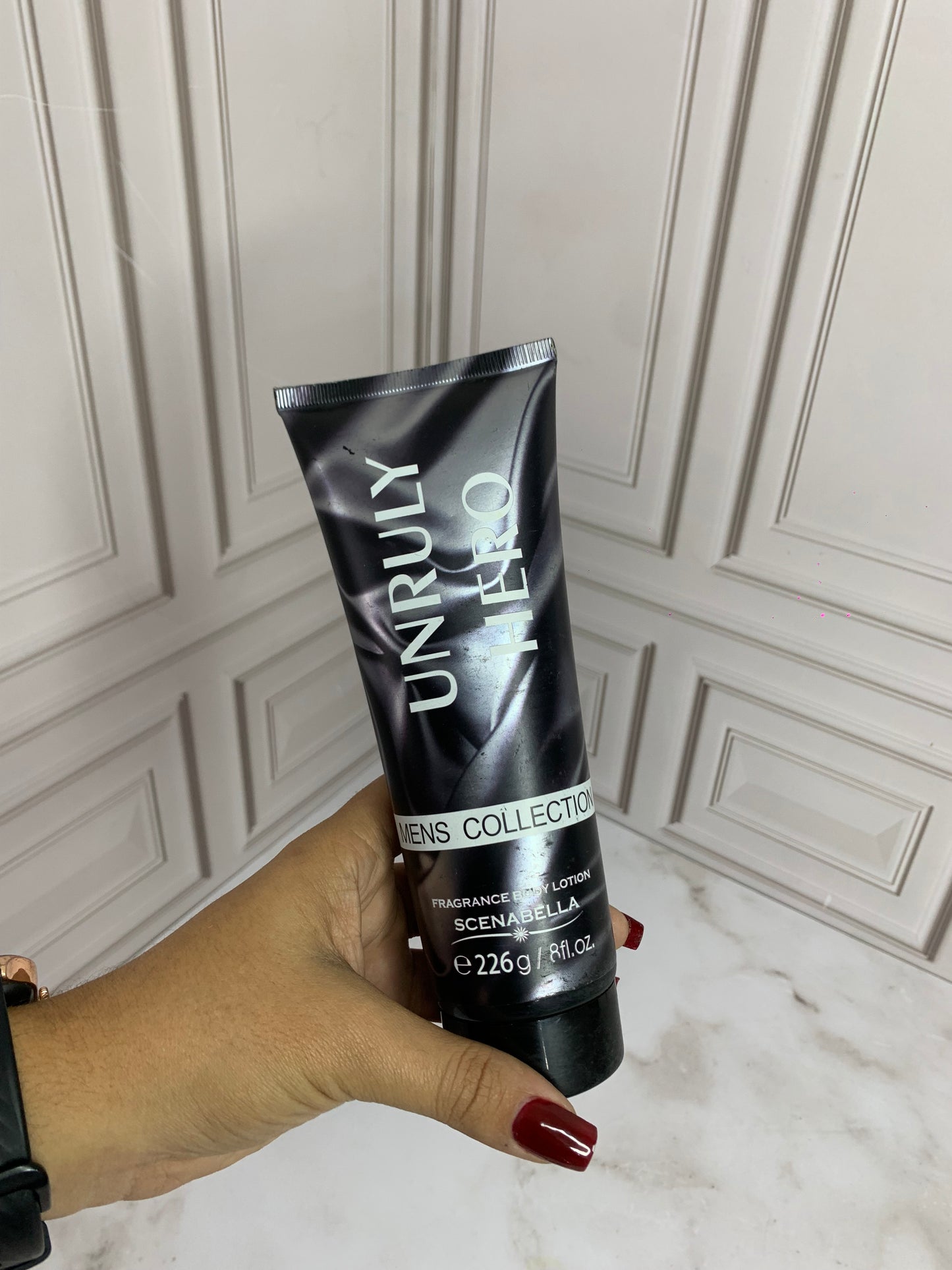Crema corporal de caballero Unruly Hero #CodO
