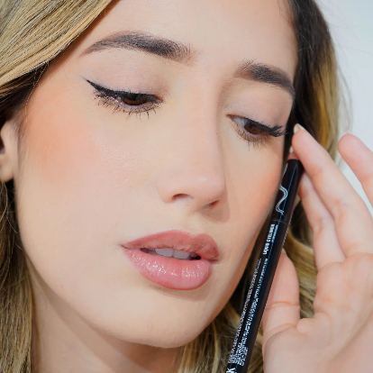 Delineador Liquid eyeliner Ani-k #CodO