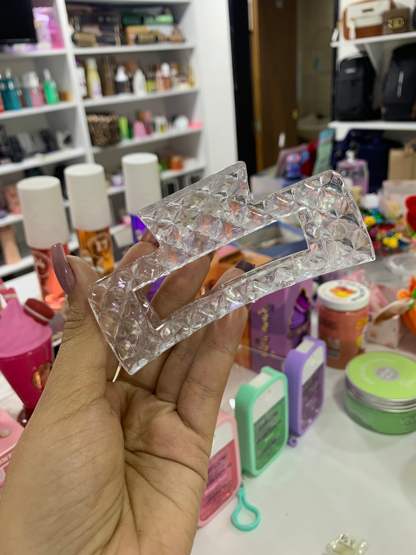 Pinza para el cabello transparente