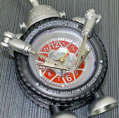 Lámpara con forma de reloj y robot #CodU